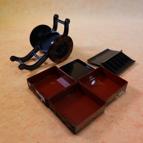 Japanese Carriage Trinket Box Goshoguruma Black Yamanaka Lacquer acrylic - Picture 2 of 9